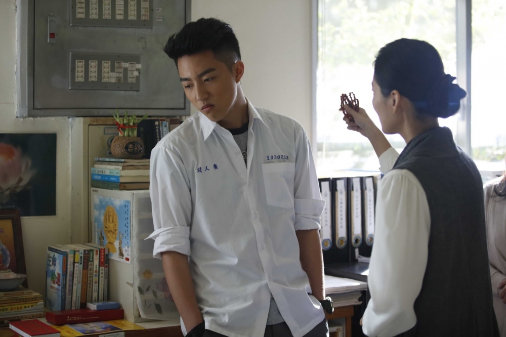 訓導老師嚴厲拷問該名學生的用意