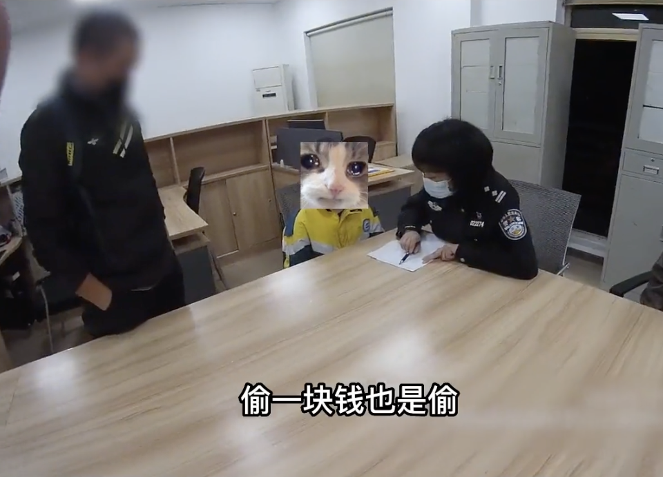 教導員循循善誘,解釋偷竊的的危害。