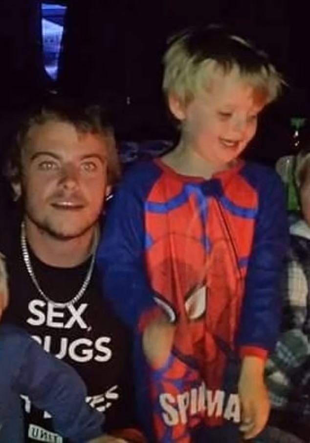 Kerrod未有理會兒子說話，請他睡覺