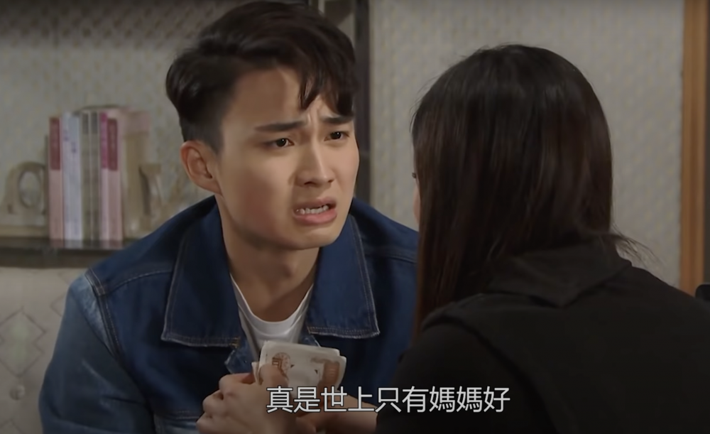 男友非常依賴媽媽及姐姐。