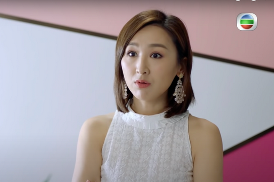 母親不單致電投訴，更用誇張的字眼來形容調位的嚴重性