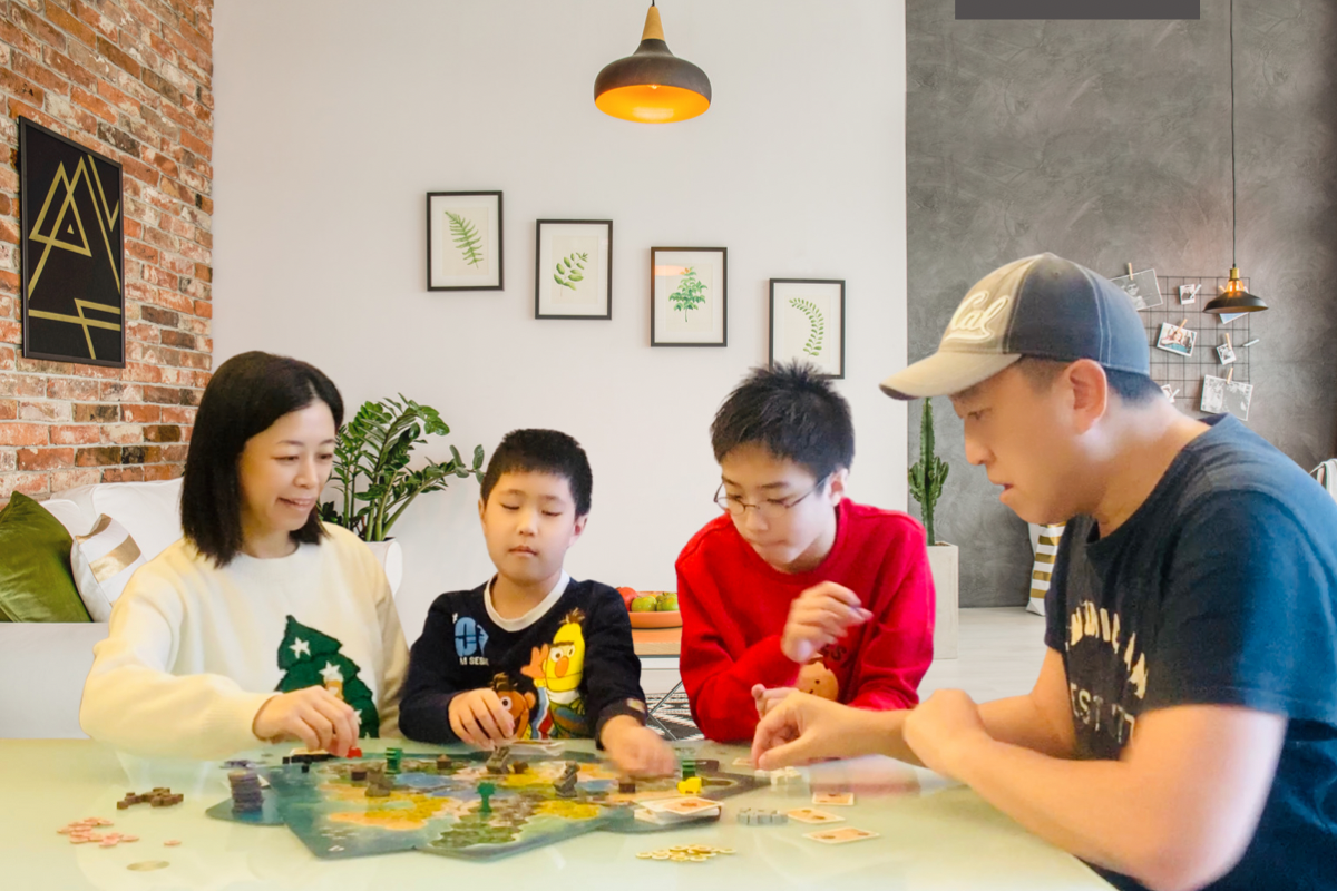 桌遊老幼咸宜，更能令小朋友遠離電子產品