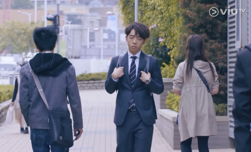 有網民在網上透露自己用一年半時間花光父親給的60萬英鎊。