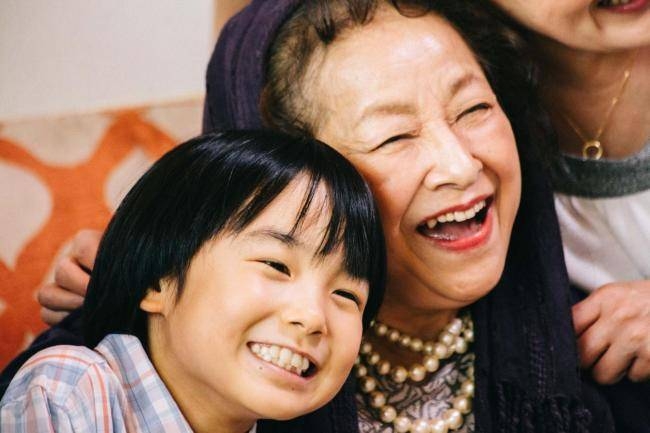 二人努力照顧孫女使經濟上付出大，向兒子收取「帶孫費」