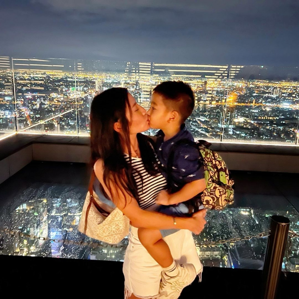 Coffee和伯伯感情親密，經常「曬恩愛」。