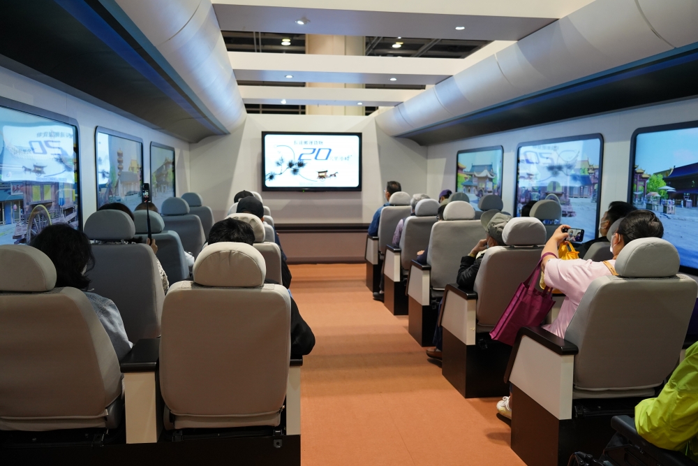 乘坐時速博覽號體驗600公里磁浮列車