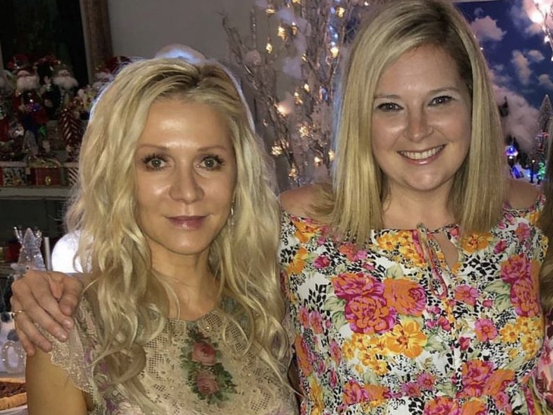 圖左為澳洲女演員Danielle Spencer，同樣是Anna的客戶之一。