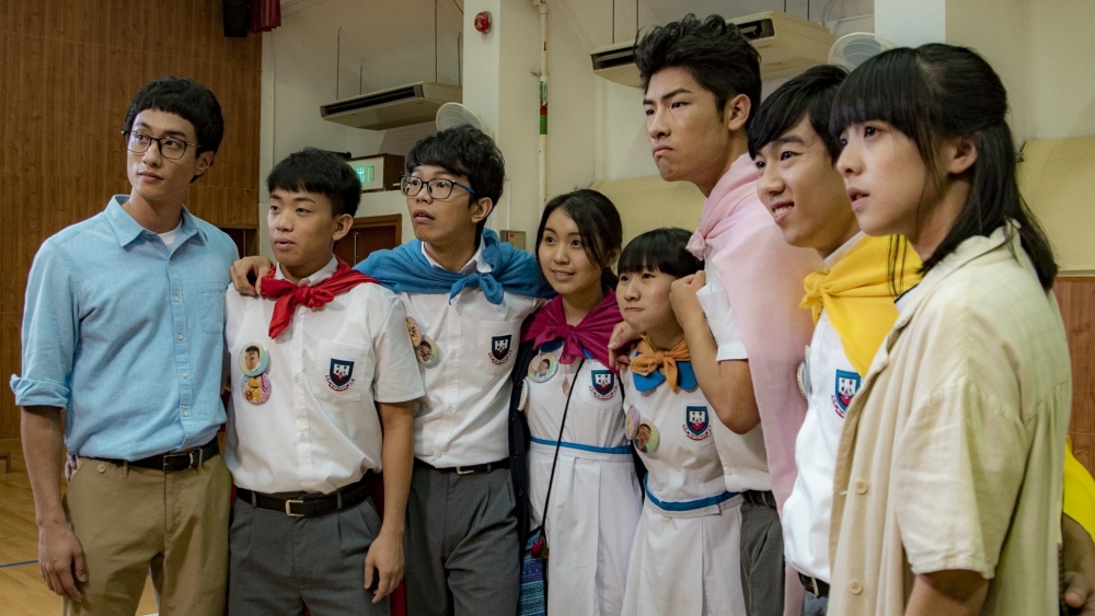 網友紛紛讚老師們都很幽默及與學生關係好好