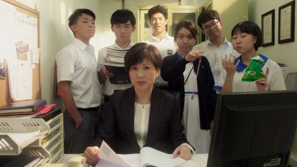 學校老師說一是選擇記小過,一是選擇罰企9小時。