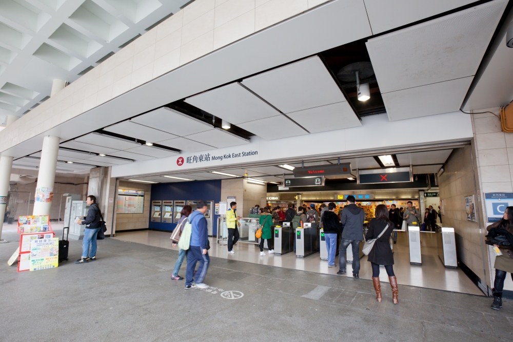 小朋友解釋在車站內交收會違反港鐵附例