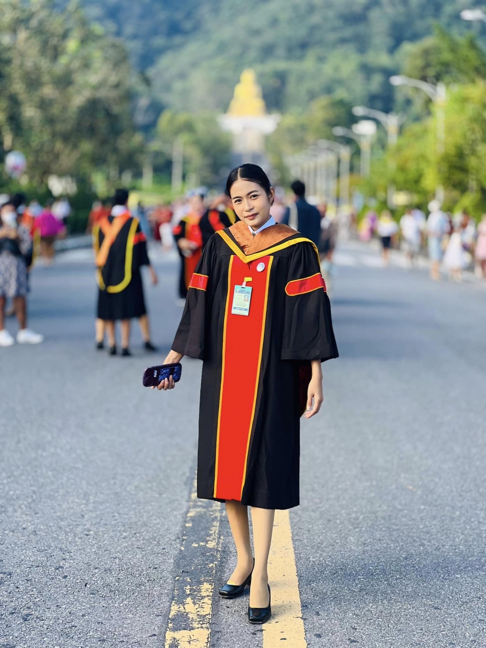 Ying相隔4年,才參加大學畢業典禮。