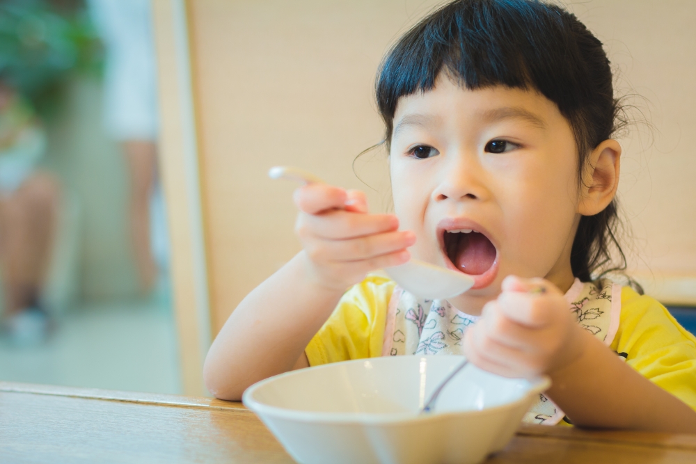 旅遊期間,記得不應亂吃食物