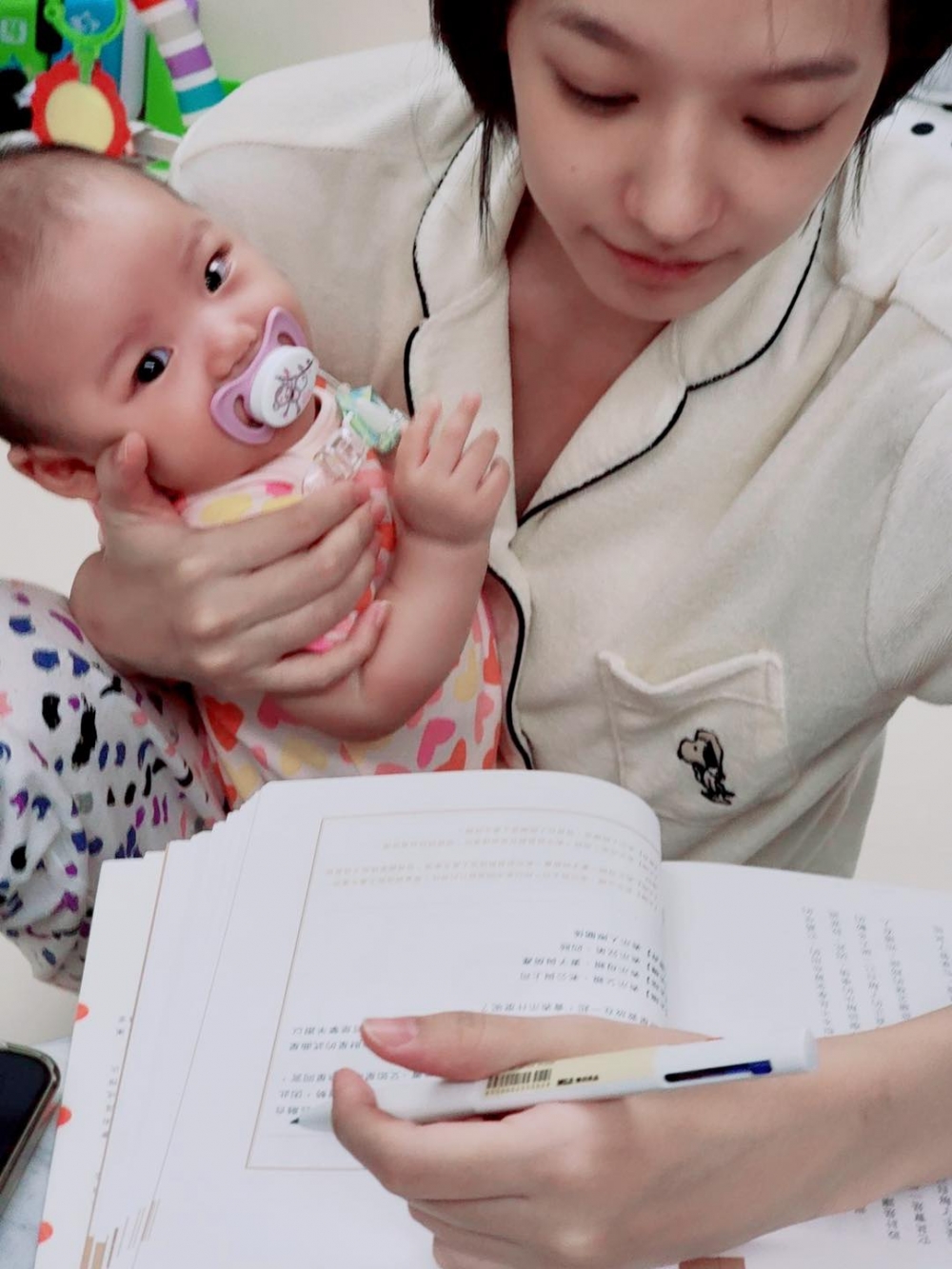 身為媽媽的孟耿如，感嘆育兒上自己要配合老公的工作時間。