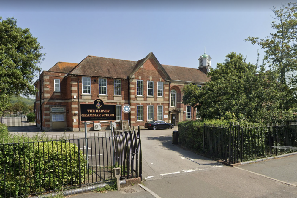 The Harvey Grammar School歷史悠久,座落於Folkeston。