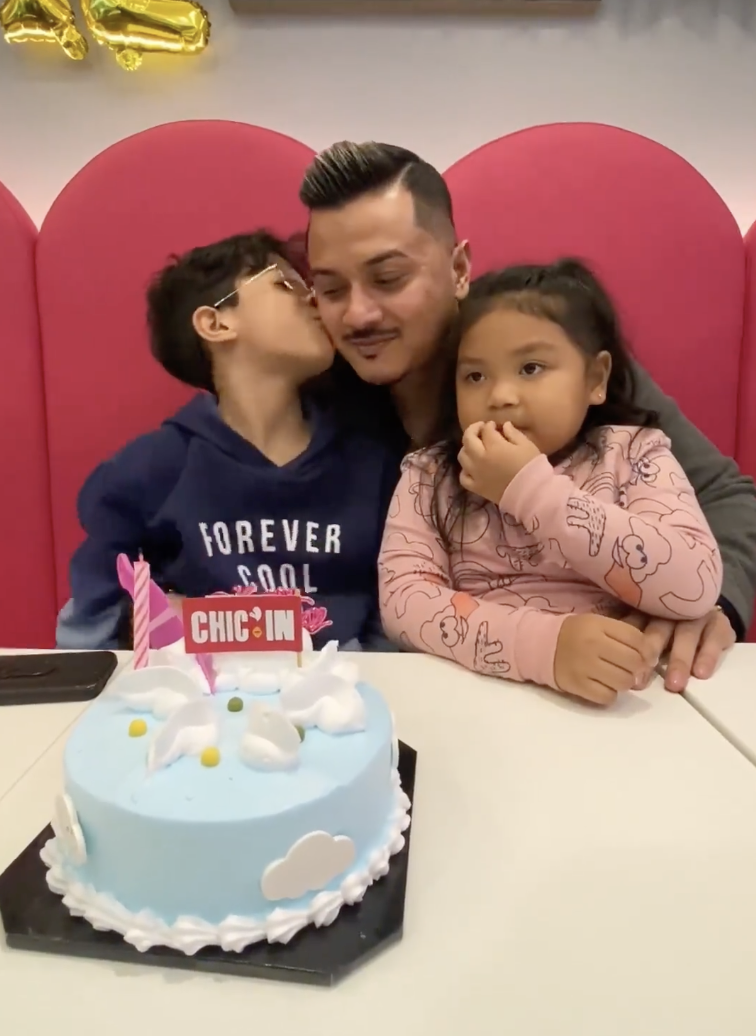 如今兒子已經12歲,逐漸學習獨立,雅秋和父親分床睡,讓他感到一絲絲難過。