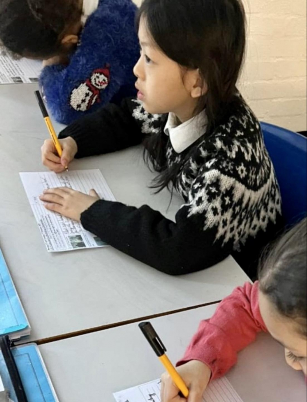 大女兒除了英文課，還有上西班牙語課。