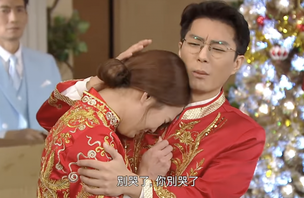 另一批網民則認為事主不該將婚宴當成賺錢工具。