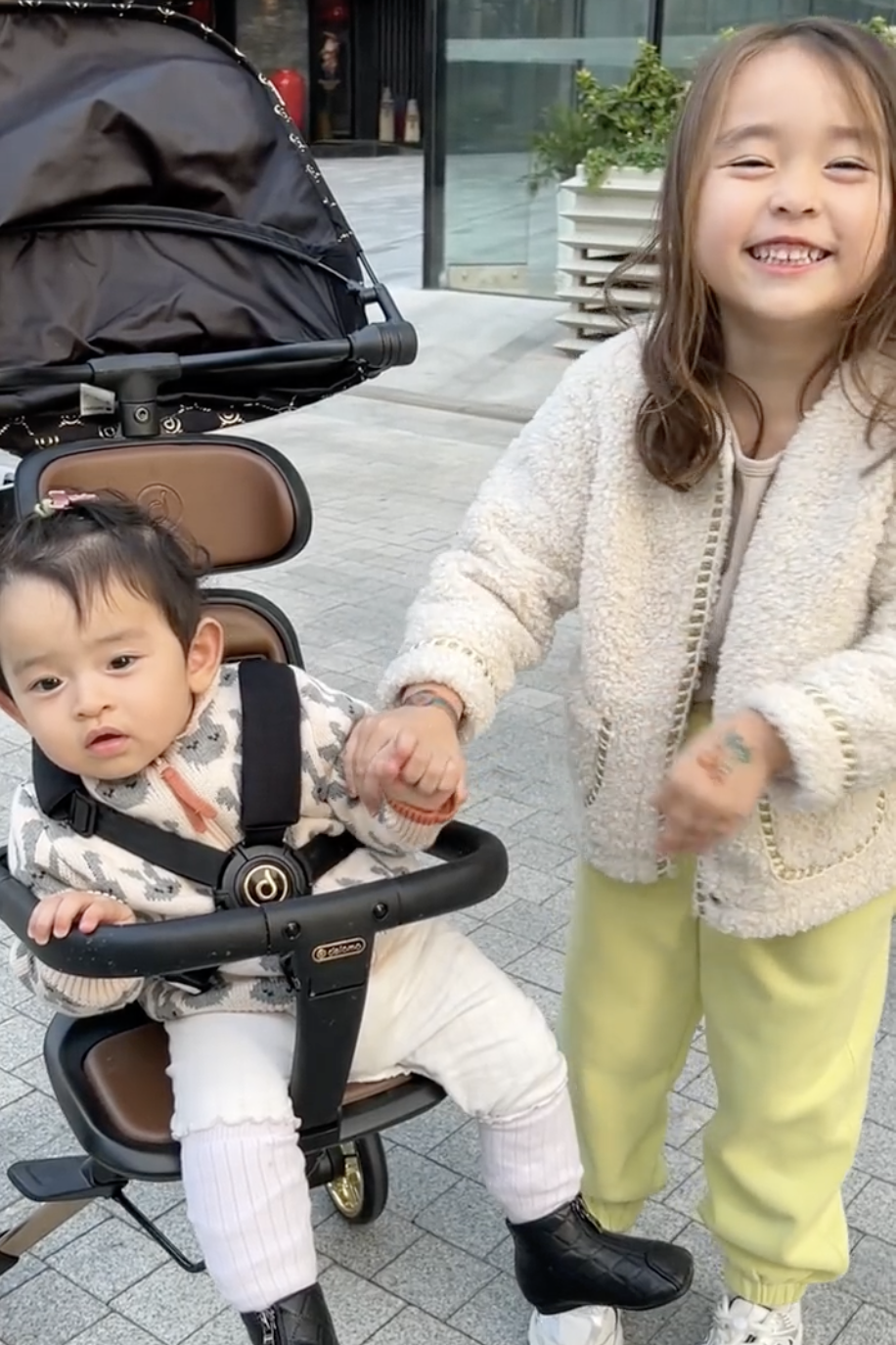 Doris表示和妹妹Hatti在天上時已經是一家人。