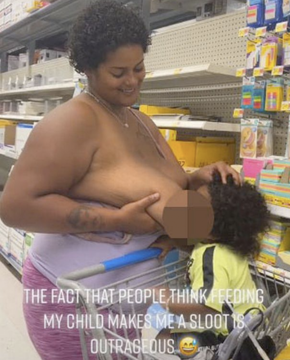 Calcium Cannons餵母乳時，還輕撫摸孩子的頭髮。