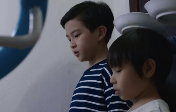 女兒第二次帶錯生字簿，老師就在女兒的手掌心打了一下