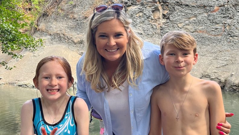 Anna是2名小孩的媽媽。平時有機會也會帶上孩子出差工作。