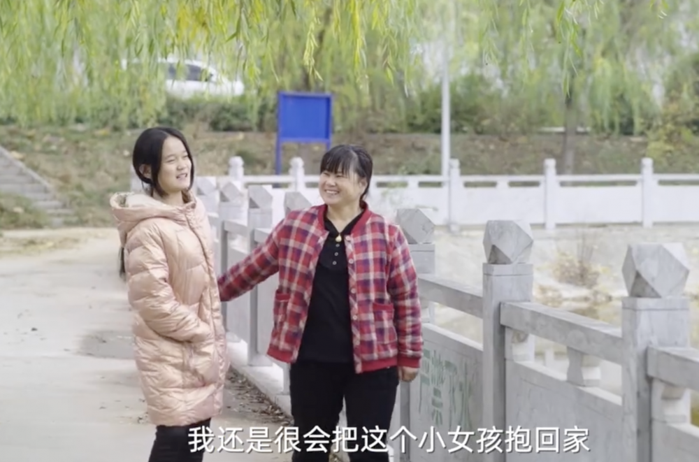 即使結婚14年的丈夫決定離開自己，閆媽媽也不後悔解救女兒的決定。