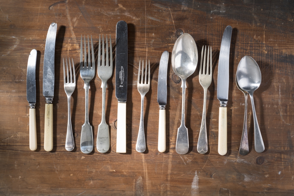 家長發現飯桌上竟擺有鐵製餐具