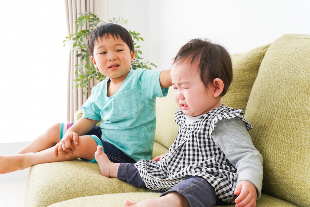 爸爸表示明白被欺負的小孩和家長的感受，不想以暴制暴