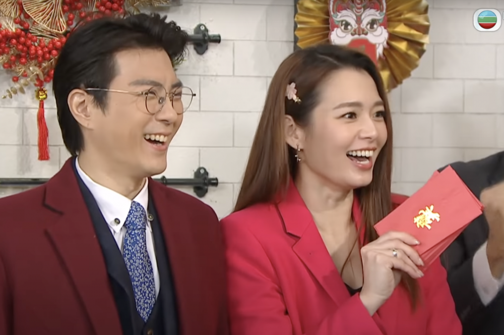 新婚夫妻第一年過春節有派雙封利是的傳統。