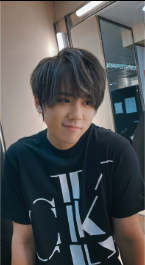 香港出現了一位炙手可熱的男明星姜濤