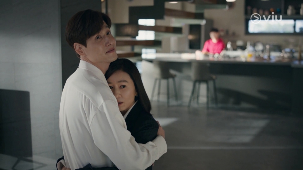 老公建議她退學出去賺錢。