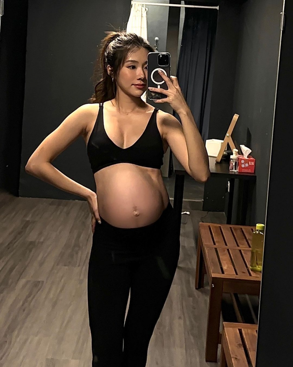  Mongchin Yeoh解釋自己時刻進行身材管理，因此會經常紀錄身體變化，加上工作需要進行美妝測評，才會帶妝上陣。