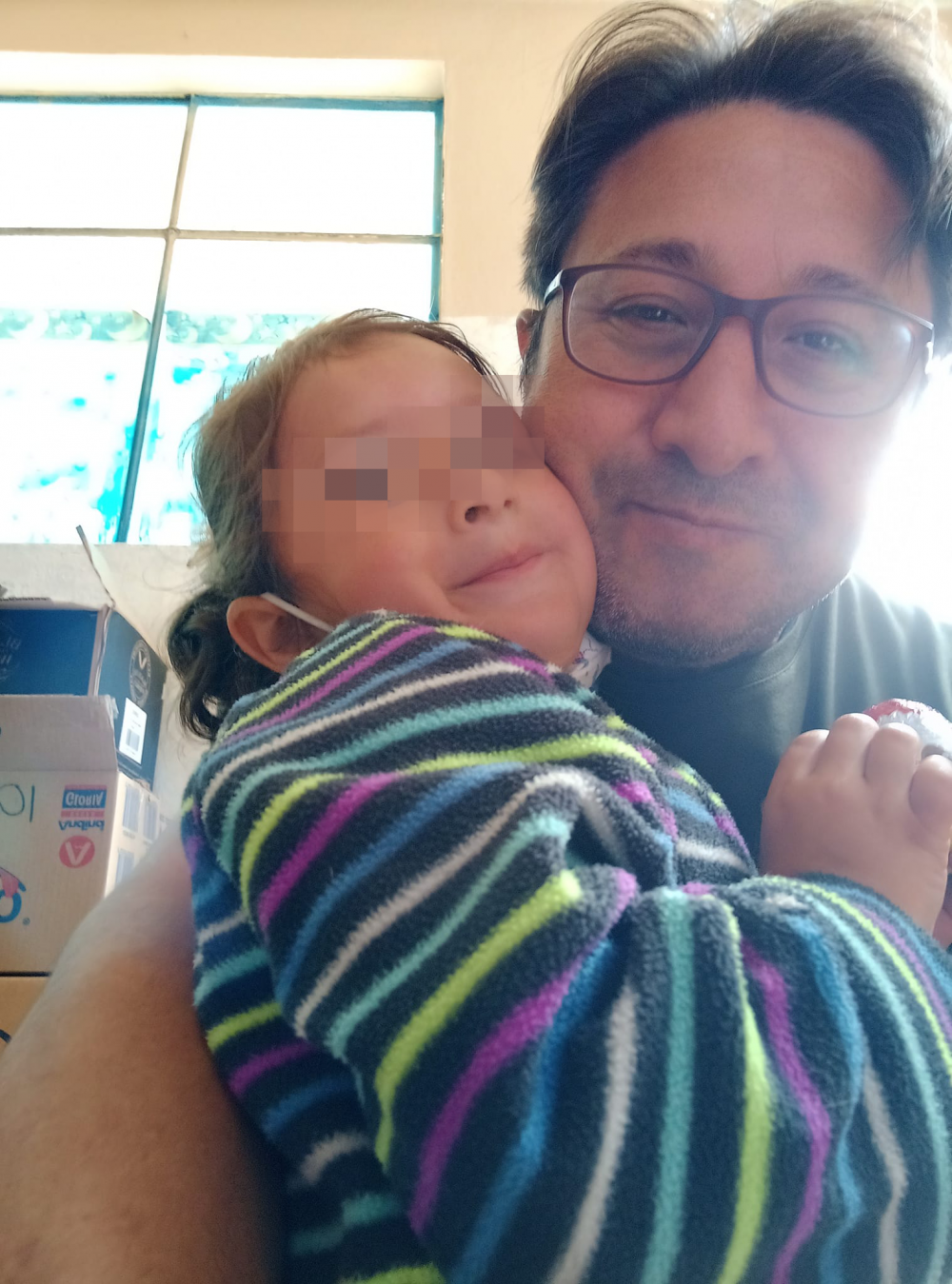 父親已經5個多月沒有見到女兒們。