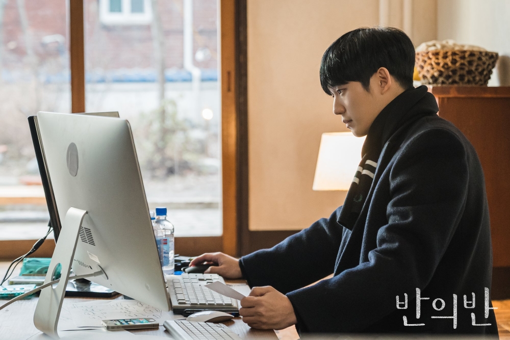 不少教授正逐步取消回家做功課的安排，要求學生在課堂選擇課堂功課、手寫論文等