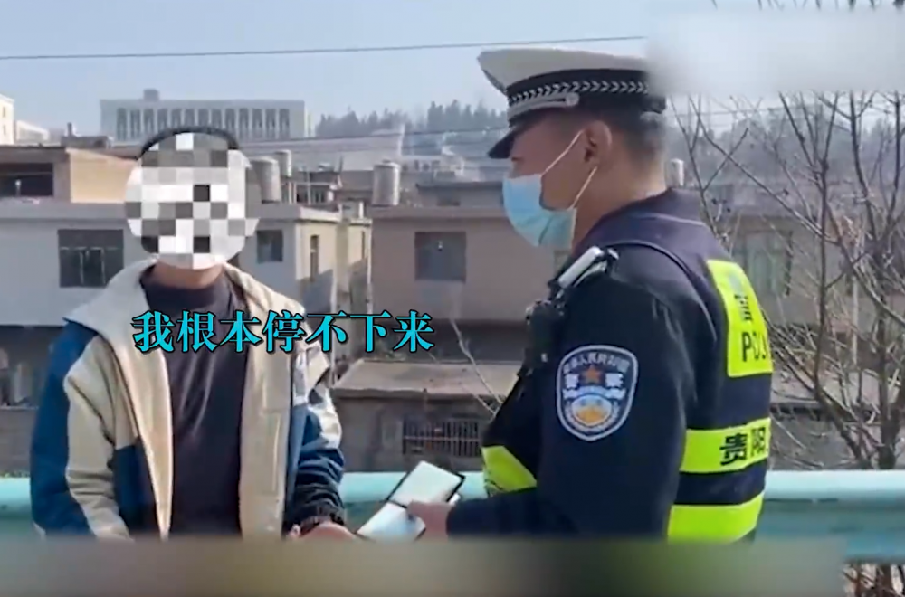 妻子情緒激動下想搶軚盤，最後丈夫逼於無奈下把車停在路邊並報警。