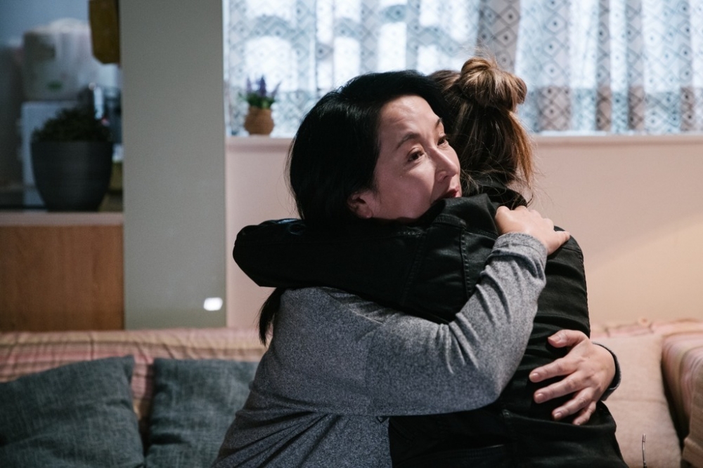 母親一直希望大學畢業後能找份不錯的工作脫離貧窮，因此不知該如何向母親開口想退學