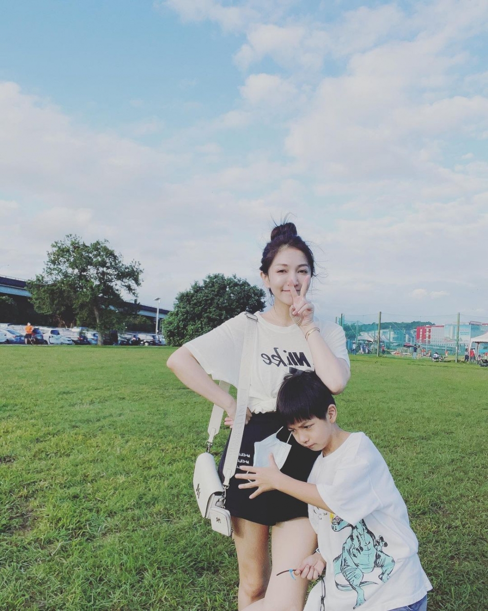 Grace指兒子對金錢的價值不敏感。