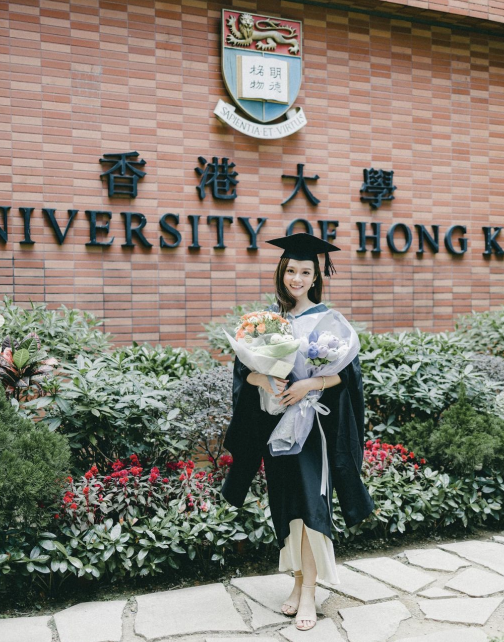 和郭柏妍一樣，鄧卓殷同為港大校友。