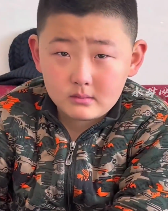 網民看過影片後，紛紛覺得男童很可憐，認為父母做法過於極端。