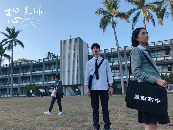 學校因有特別的入讀福利，立即引來很多家長和學生的諮詢，更指1天內收到過百電話了解詳情。