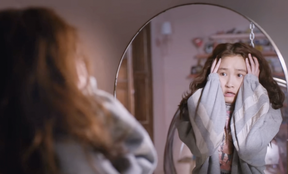 中學生因為當面被要求磅重羞紅了臉。