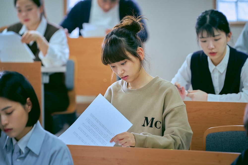 巴基斯坦教授Khair ul Bashar,於一場英文理解能力測驗中,因出的試題內容有問題而引發爭議。