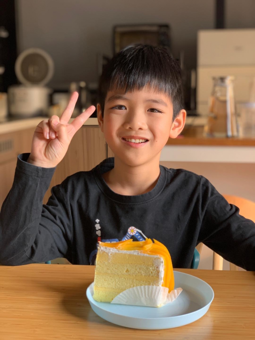 何基佑認為與其對孩子說不，不如明確指示他可以怎麼做。