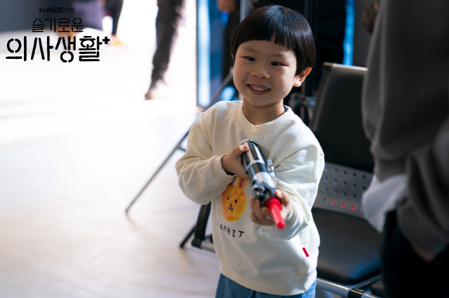 男童一進車廂就大聲說話