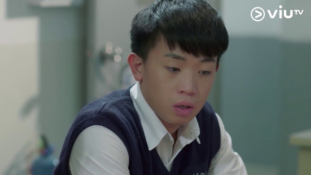 發文者認為老師如果覺做得不好，可要求重做，或話同學幾句，無必要做一些不尊重的行為。