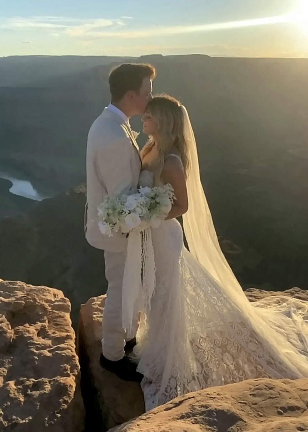 二人已正式結為夫妻。