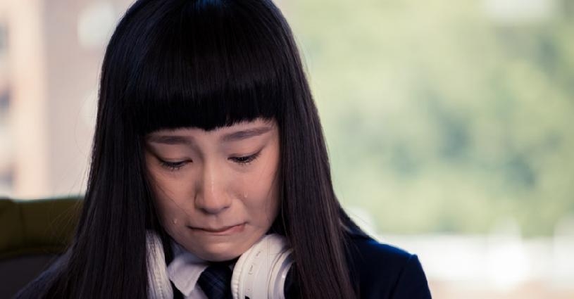 一名中一女學生抱怨自己父親相當專制，讓她完全感受不到個人私隱。