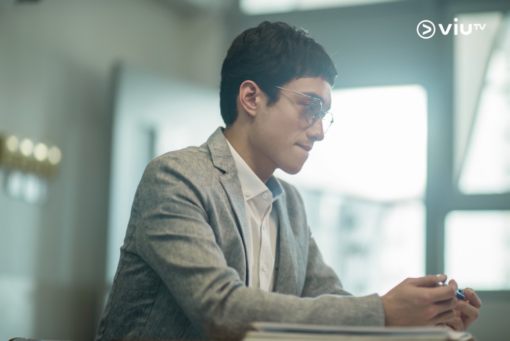 這間號稱已投入近10億人民幣的技職學校，送iPhone的招生手法已引來當地政府的質疑，因此已經開始進行調查是否合法。