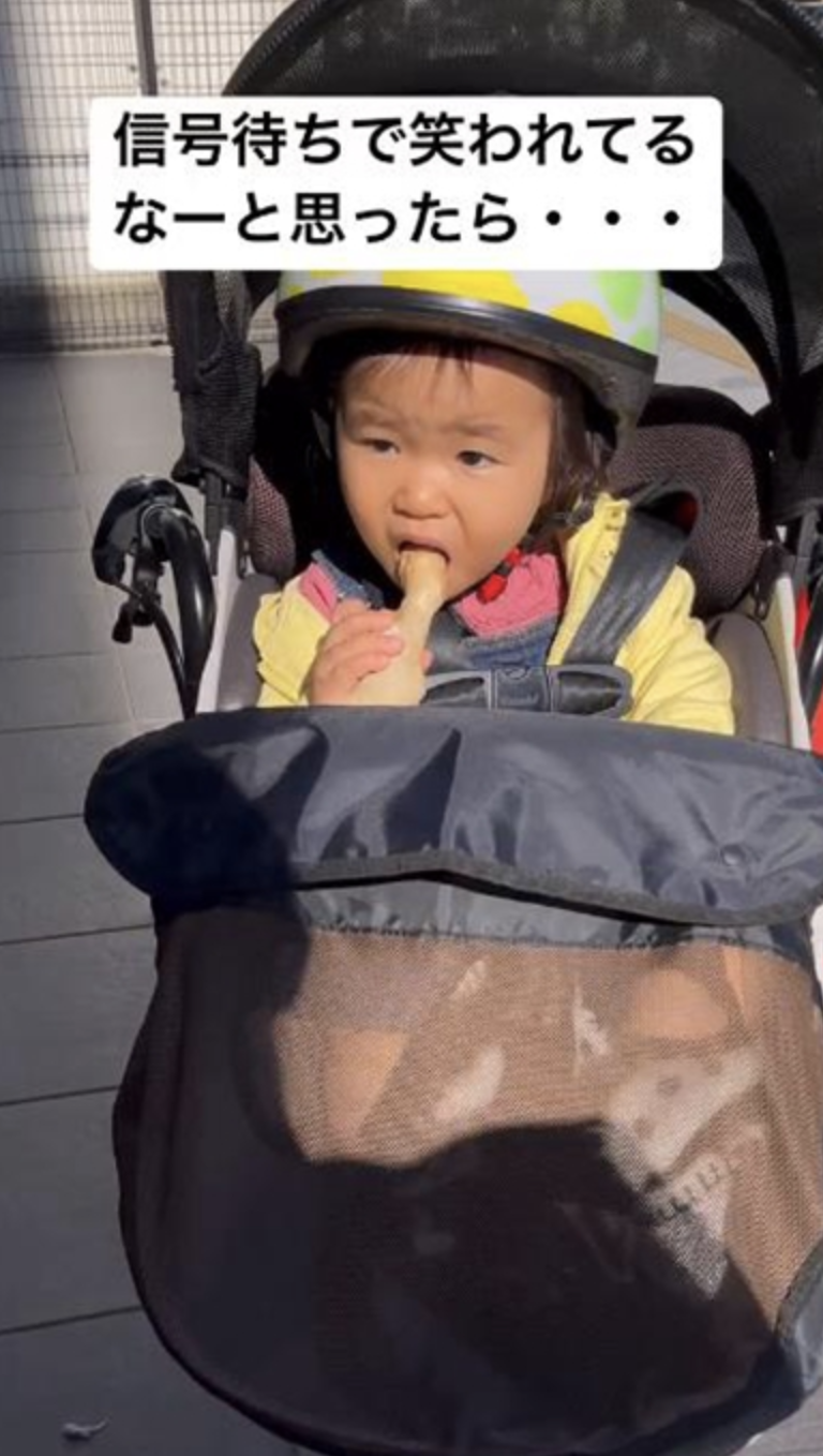 不少網民紛紛留言說很可愛，指女孩天真的樣子很得意。