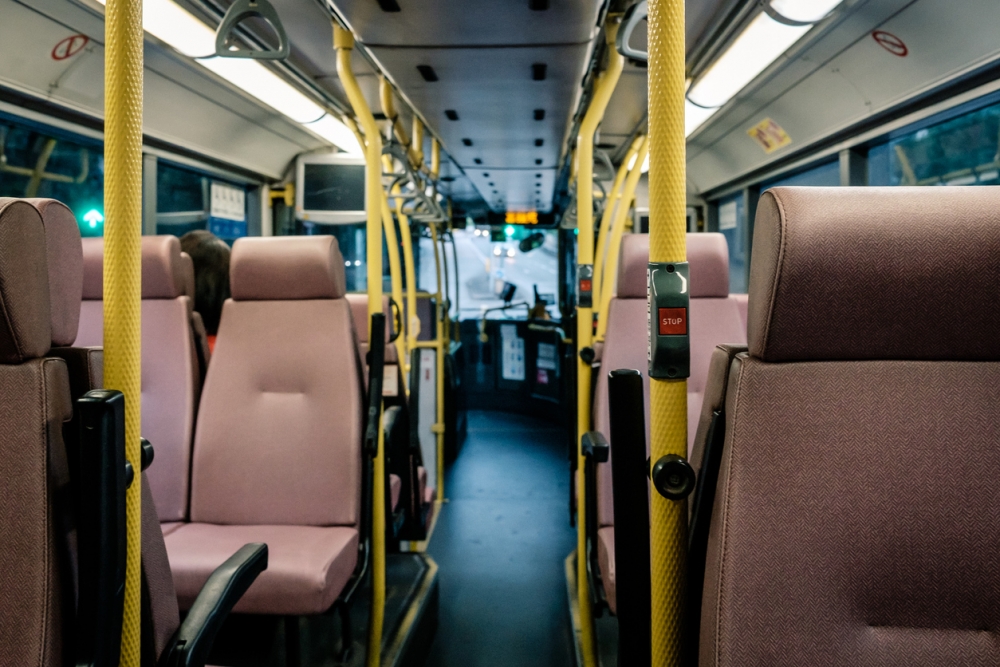 事主指即使走到巴士下層,仍聽到兩位阿媽在罵他。